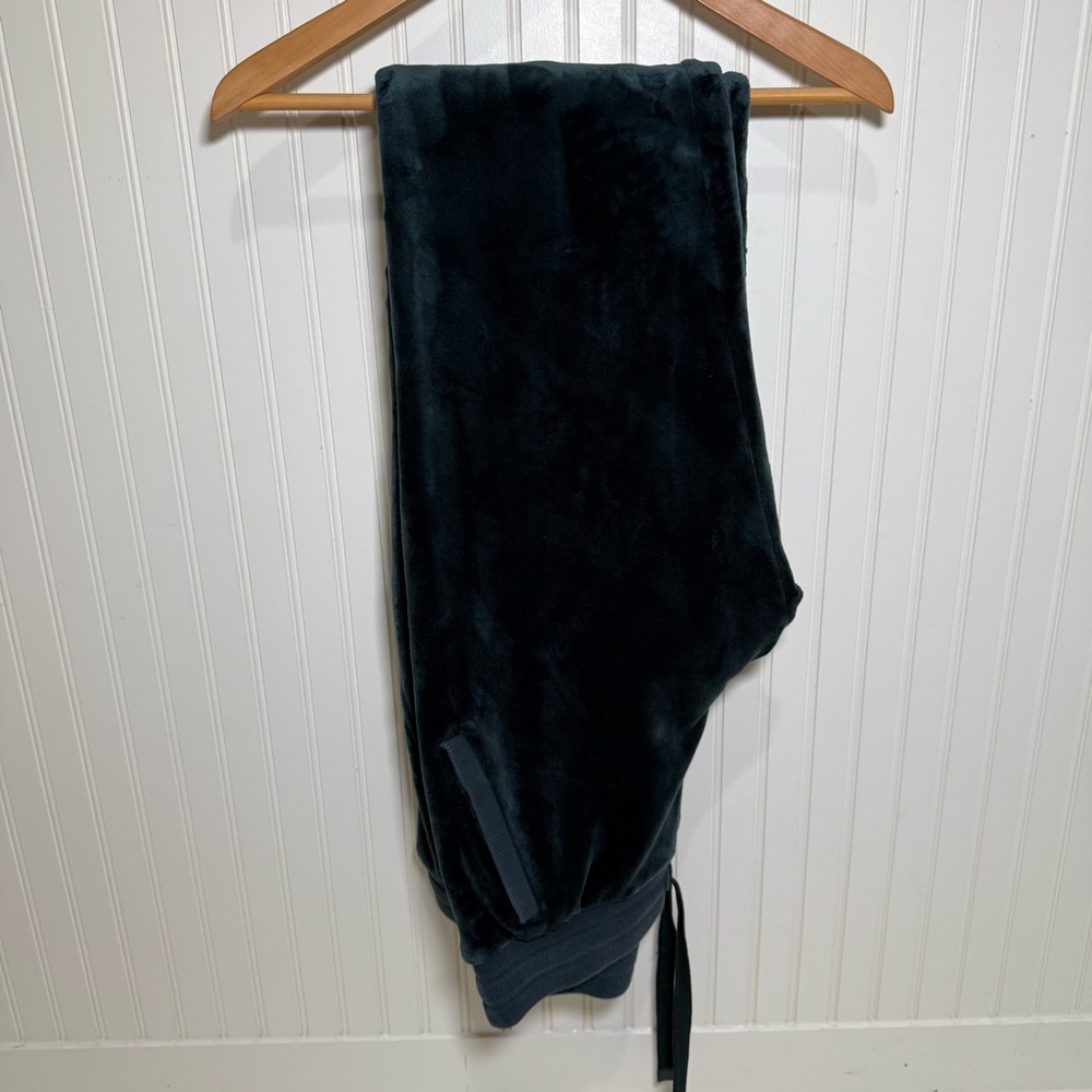 Athleta Velour Double Cozy Karma Recovery
Jogger Dark Green Size M